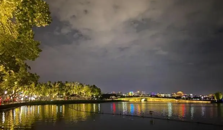 “酒店躺吃游”成旅行消費新趨勢 2022國慶黃金周浙江消費數(shù)據(jù)出爐