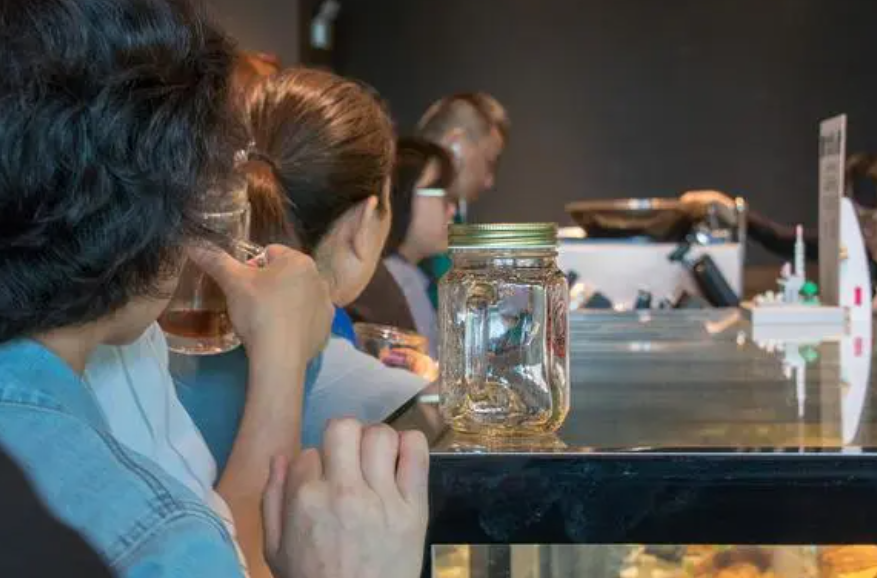 “自帶咖啡杯減4元”，連鎖咖啡店的綠色消費(fèi)正當(dāng)時(shí)